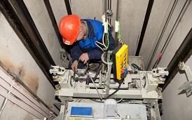 Ввод лифта в эксплуатацию после ремонта должен одобрить Ростехнадзор