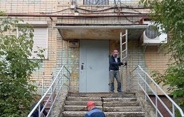 Установка водостока в доме по адресу ул. Карпинского, 38