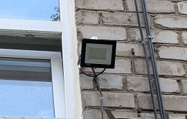 Замена прожекторов наружного освещения на доме по адресу ул. Стахановская, 44
