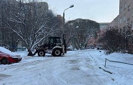 Уборка придомовых территорий от снега и наледи