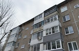 Очистка кровли домов от снега и наледи